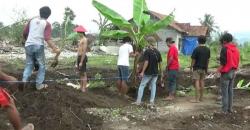 Penolak Bandara Kulonprogo Tanam Pohon Pisang dan Perbaiki Jalan 