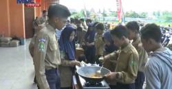 Siswa SMK Muhammadiyah Imogiri Kreasikan Nasi Goreng 50 Meter