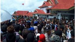  Ribuan Pendukung Bupati Talaud Tolak Penonaktifan Manalip