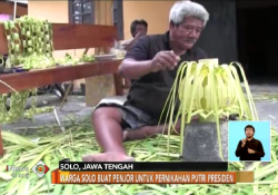 Warga Solo Sukarela Buat Penjor untuk Penikahan Kahiyang Ayu