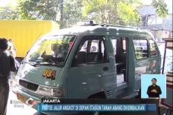 Angkot Kembali Operasi Pascademo Transjakarta di Tanah Abang