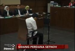 Momen-momen Setnov di Sidang Dakwaan, Banyak Menunduk dan Dituntun ke Toilet