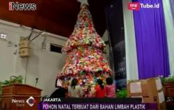 Manfaatkan Limbah Plastik, Lansia Bangun Pohon Natal 7 Meter