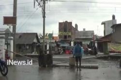 Tak Dibayar, Penjaga Pintu Perlintasan Kereta Tutup Jalan