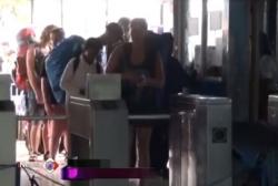 Ngurah Rai Ditutup, Wisatawan Asing Naik Angkutan Darat