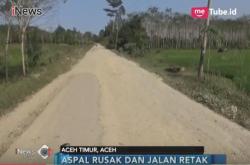 Jalan Baru Diaspal Rusak, Warga Aceh Duga Proyek Asal-Asalan