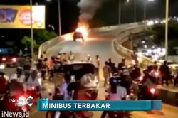 Diduga Korsleting Mesin, 6 Orang Nyaris Terbakar di Mobil