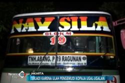  Sopir Ugal-ugalan, Motor Masuk Kolong Kopaja