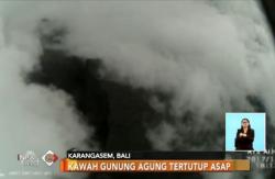 Petugas Pantau Gunung Agung Pakai Drone