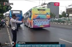 Usai Didemo Sopir Angkot, Bus Tanah Abang Explorer Dihentikan Beroperasi