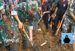 Evakuasi Korban di Dekat Rel Kereta, Petugas Khawatir Longsor Susulan