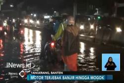 Nekat Terjang Banjir, Puluhan Sepeda Motor di Cikupa Mogok