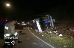 Polisi Cari Barang dan Potongan Tubuh Pascakecelakaan di Tanjakan Emen