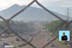 Jalur Wisata Puncak Bogor Terus Dipadati Pengendara