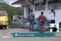 Sekolah Rusak Diterjang Longsor, Siswa Belajar di Teras