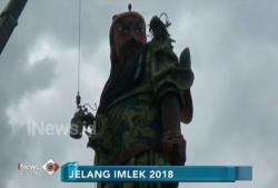 Imlek, Patung Dewa Raksasa di Tuban Dicat dan Dibersihkan