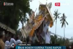 Viral di Sosmed, Video Detik-Detik Robohnya Bade di Upacara Ngaben Bali
