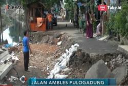 Sering Dilewati Truk, Jalan di Kawasan Cipinang Ambles 1,5 Meter
