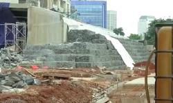 Polisi Lakukan Olah TKP Robohnya Kanopi Apartemen Pakubuwono