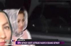Deisti Kembali Menemani Setya Novanto di Sidang Tipikor