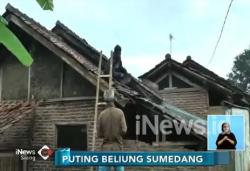 Warga Cijeler Benahi Rumah Hancur akibat Puting Beliung