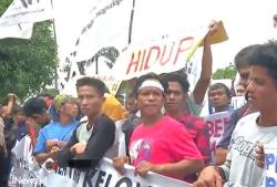 Ratusan Demonstran Tolak Pembangunan Hutan Taman Industri