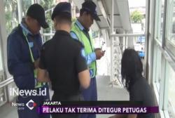 Ditegur Petugas, Calon Penumpang Transjakarta Ngamuk
