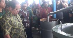 Dijual Rp6.000/Liter, Warga Indramayu Sulap Limbah Plastik Jadi BBM