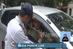Razia Parkir Liar Diwarnai Adu Mulut Petugas dan Pemilik Mobil
