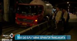 Diduga Sopir Mengantuk, Truk Elpiji Tabrak Separator Transjakarta