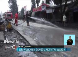 Pemkab Karo Turunkan Pemadam Kebakaran Bersihkan Abu Vulkanik