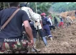 Longsor di Bandung, Petugas Masih Cari Satu Korban Tertimbun