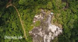 Mengunjungi Bukit Tebalu, Batu Seluas Lapangan Bola di Belitung