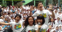 Kunjungi SDS Hang Tuah, Pemeran Film Cooking Camp Disambut Antusias