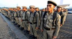 Tak Mau Ditertibkan, PKL Bentrok dengan Satpol PP di Tanah Abang