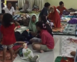 Dikepung Banjir, Warga Makassar Mengungsi