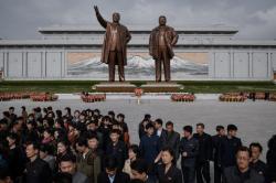 Ribuan Warga Korut Peringati Lahirnya Pendiri Negeri Kim Il Sung