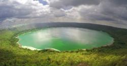Indahnya Danau Kawah Lonar yang Terbentuk 52 Ribu Tahun di India