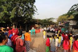Sekolah Gratis, Semangat Kartini dari Kolong Jalan Tol Ancol