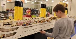 Keren, Bocah Autis Bangun Kapal Titanic dari 56.000 Potongan Lego