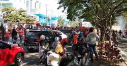 Massa DIAmi Bergerak dari Fly Over ke PTTUN, Arus Lalin Lumpuh Total