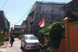Kecewa Putusan MA, Warga Makassar Kibarkan Bendera Setengah Tiang