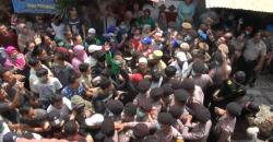 Tolak Proyek Saluran Air, Warga Kebayoran Lama Ribut dengan Polisi