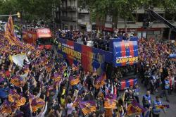 Raih 2 Titel Musim Ini, Barcelona Gelar Parade Keliling Kota