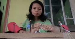 Terlahir Tanpa Tangan, Kuswati Buruh Difabel Berkarya dengan Jari Kaki