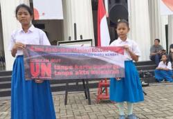 Siswa Kolong Tol Mohon ke Jokowi agar Bisa UN Tanpa Kartu Keluarga