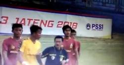 Brutal, Ini Video saat Wasit di Liga 3 Jadi Sasaran Amuk Pemain