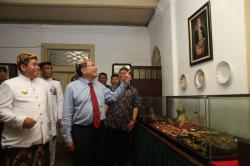 Rizal Ramli Kunjungi Keraton Kacirebonan dan Ziarah Makam Sunan Gunung Jati