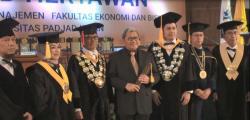Aher Raih Gelar Doktor Ilmu Manajemen dari Universitas Padjadjaran
