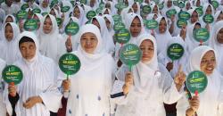 Sowan ke Kiai Mahrus Bangkalan, Khofifah Dihadiahi Jingle Wes Wayahe